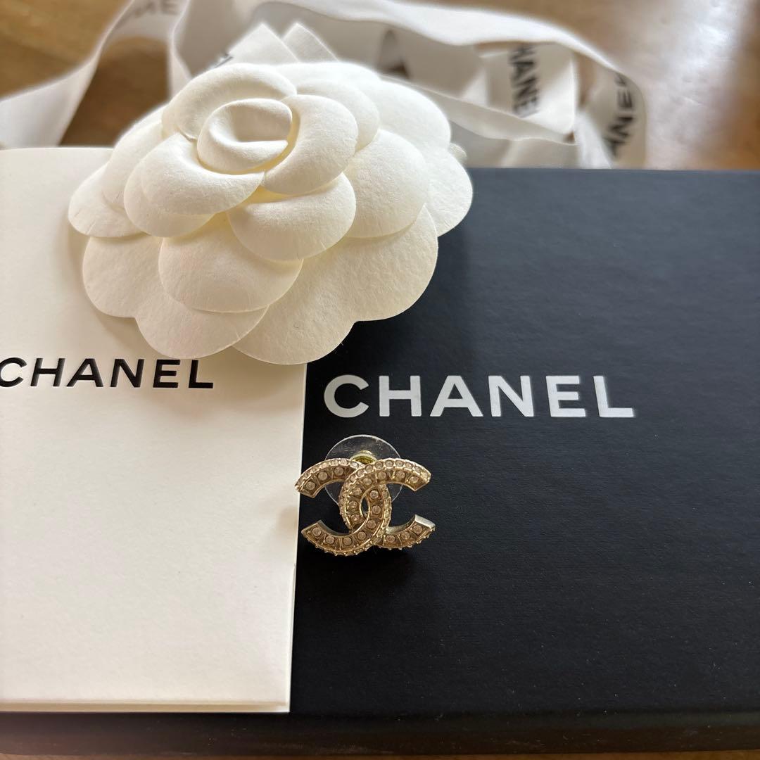 【片耳のみ/美品】シャネル CHANEL ロゴピアス