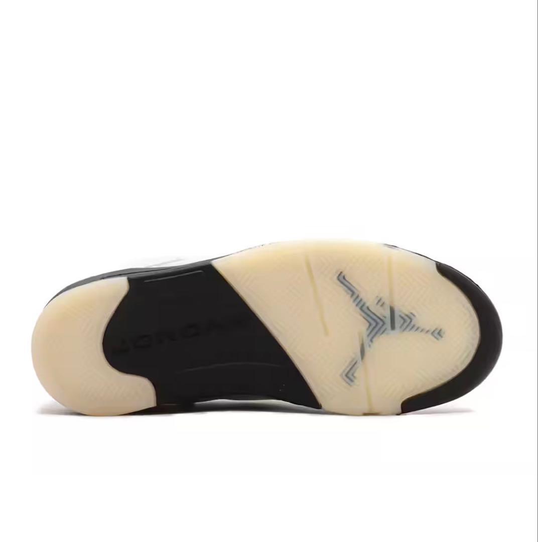 新品 ナイキ エアジョーダン 5 レトロ