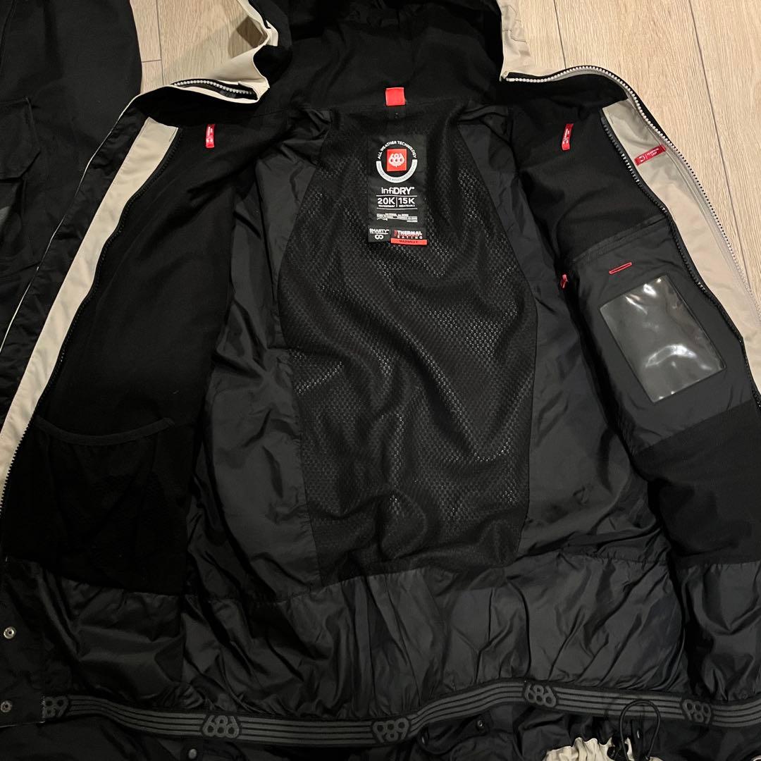 SIXEIGHTSIX 686スノーボードウェア　上下セット