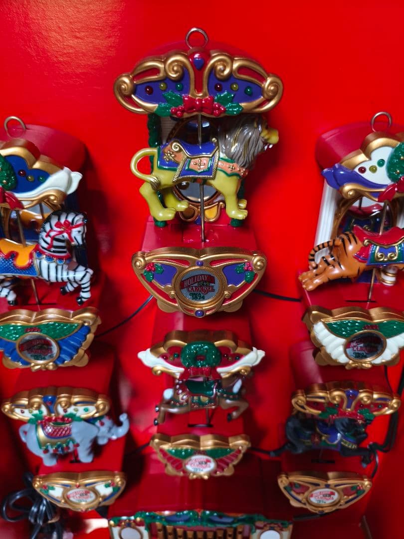 HOLIDAY CAROUSEL ホリデーカルーセル　　クリスマス　サンタ