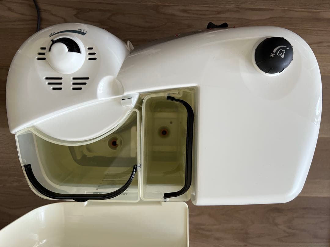 デロンギ　エスプレッソ　コーヒーメーカー　BCO261N-W