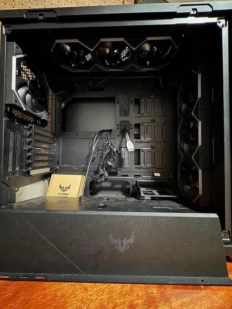 ASUS GT501 パソコンケース ※ARGBファン7枚無し