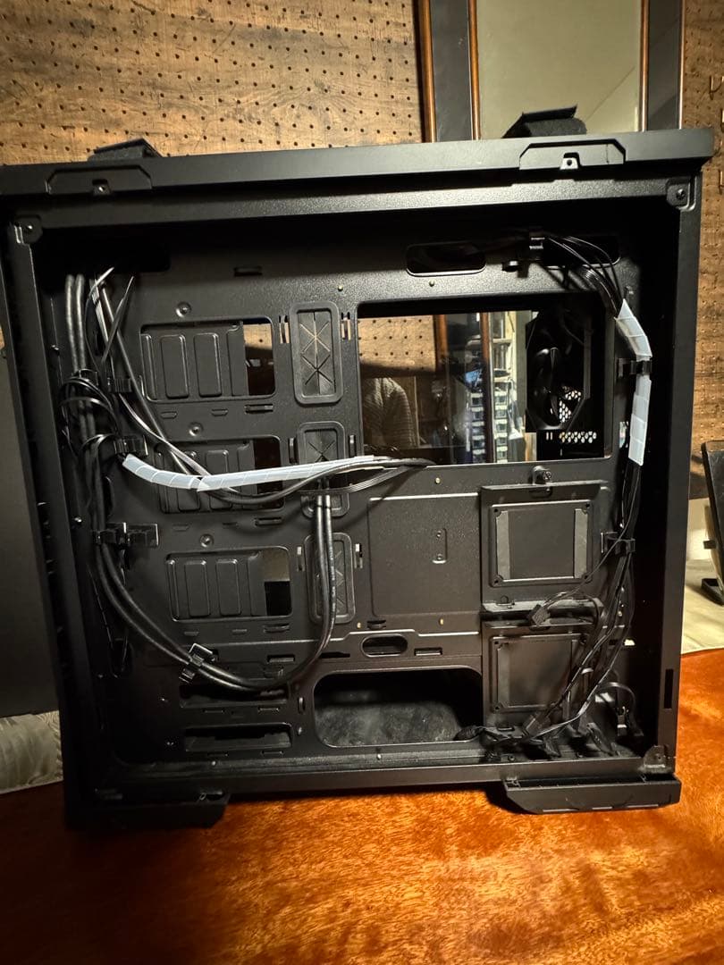 ASUS GT501 パソコンケース ※ARGBファン7枚無し