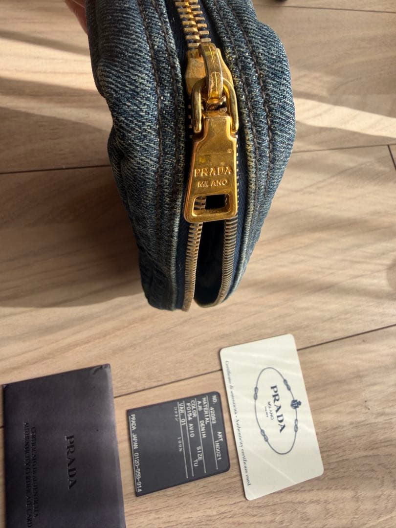 PRADA デニムポーチ 中型 ゴールドジッパー