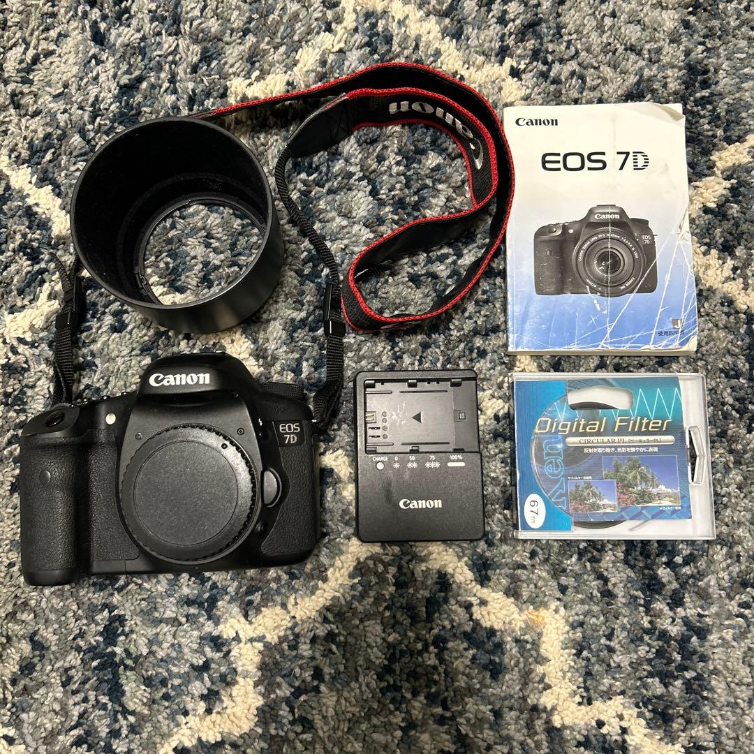 Canon EOS 7D 本体 + 付属品（充電器、 充電池、デジタルフィルタ）