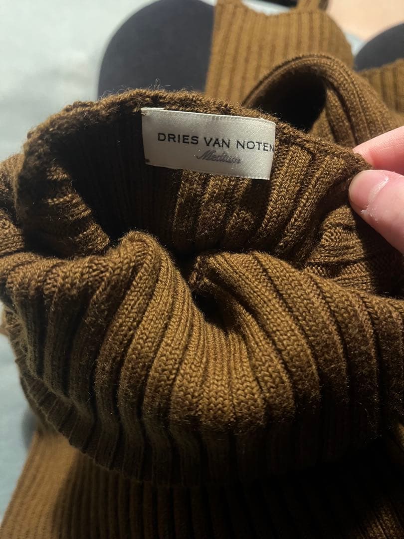 お値下げ中　Dries van noten リブ編みタートルネック　ニット