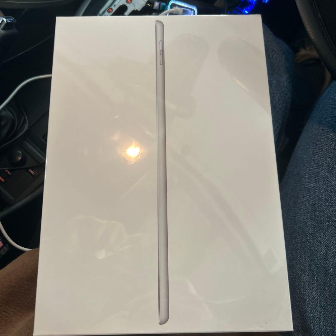 【完全新品未開封】iPad (第8世代) Wi-Fi 128GB シル