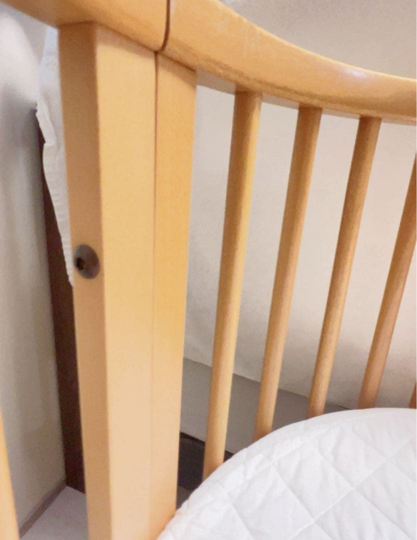 ストッケ　円形木製ベビーベッド