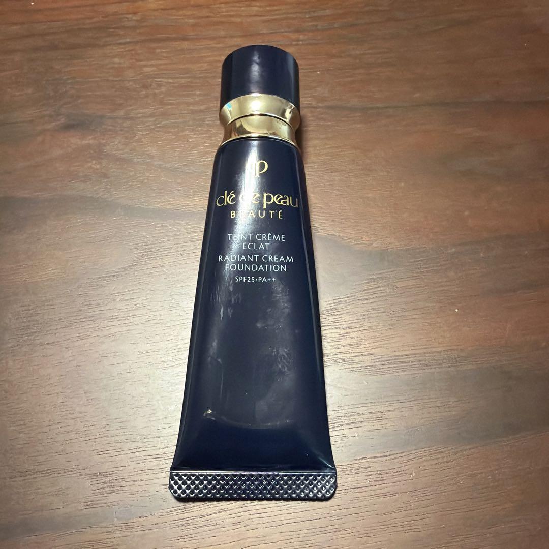 クレ・ド・ポー・ボーテ タンクレームエクラn オークル10