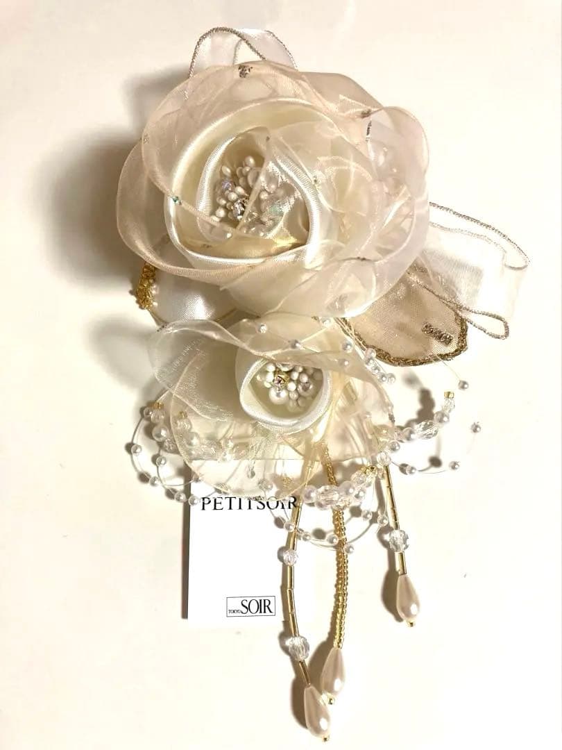 東京ソワール　PETITSOIR コサージュ ブローチオフホワイト色　新品未使用