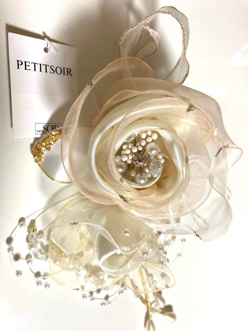 東京ソワール　PETITSOIR コサージュ ブローチオフホワイト色　新品未使用