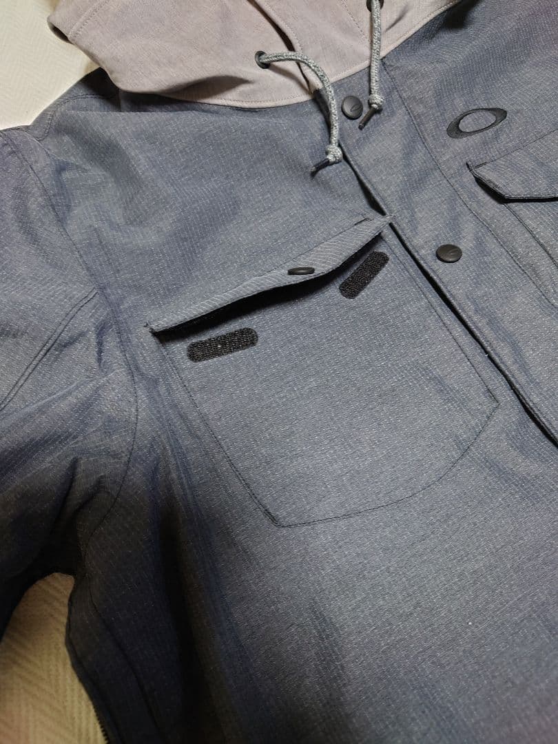 Oakley スキー・スノーボードジャケット グレー　スノーウェア