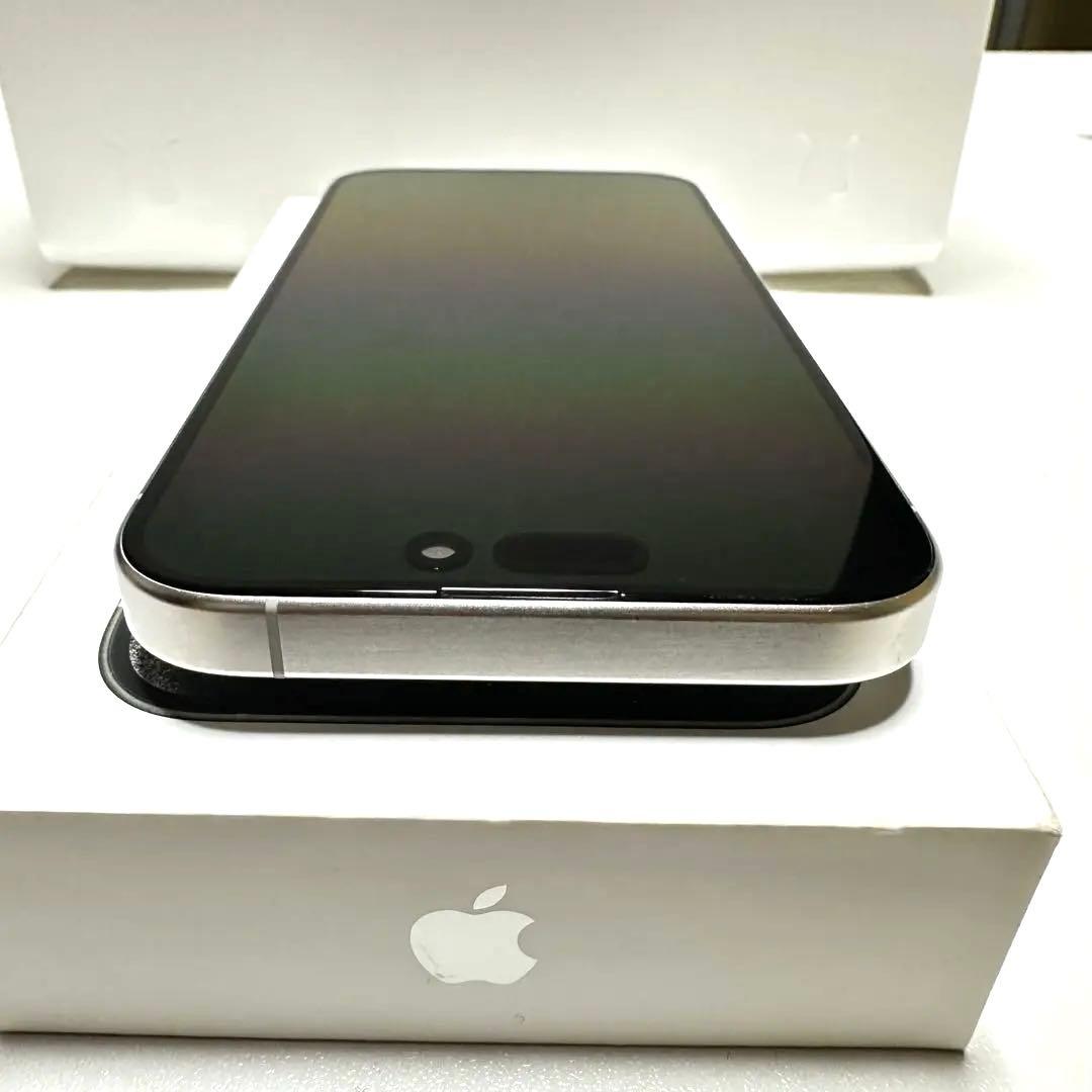 iPhone 15 Pro 256GB SIMフリー バッテリー残量100%