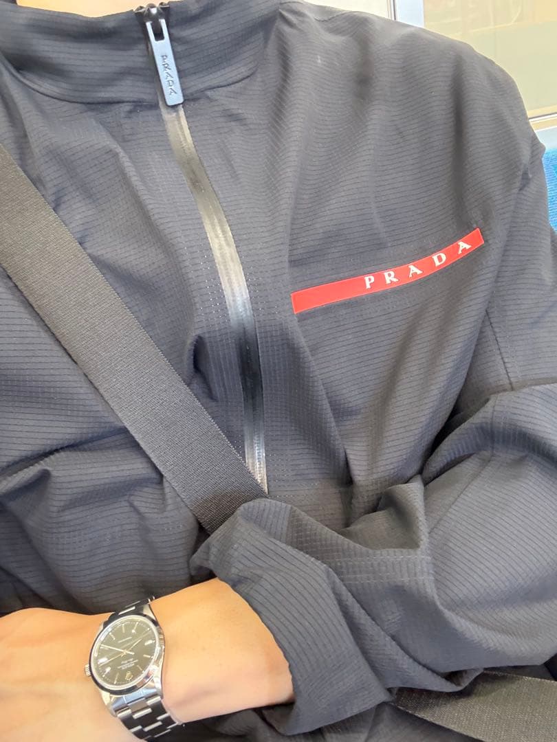 ぱくPRADA ライトバイストレッチジャケット　ナイロンジャケット