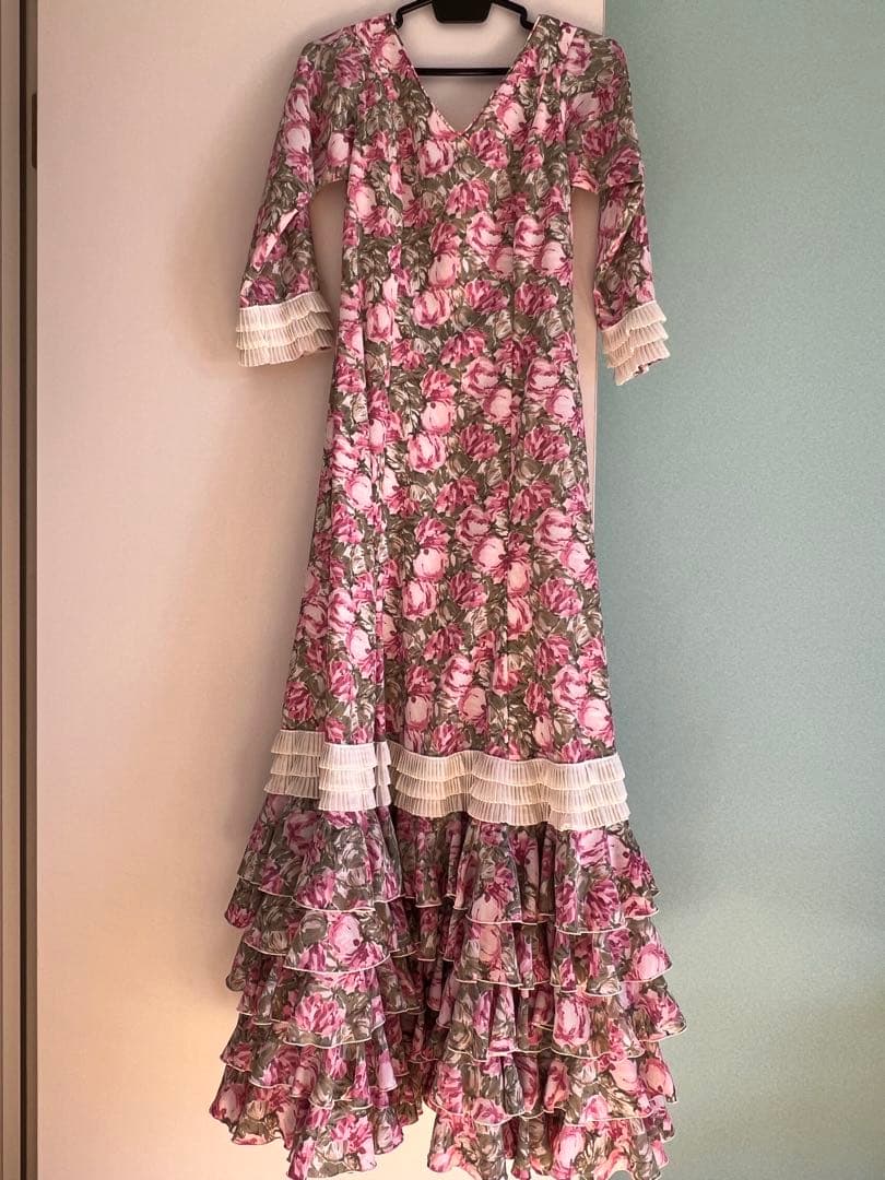 マンサニージャ フラメンコ　5段フリルワンピース　ベルト付き　花柄　七分袖