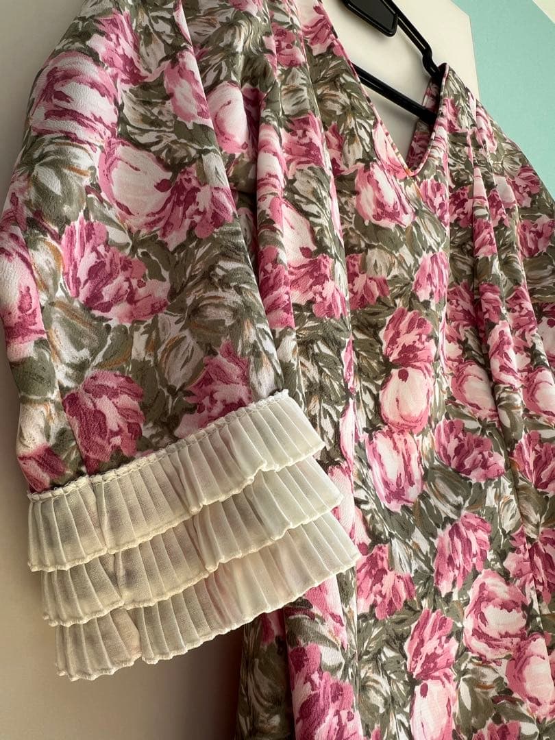 マンサニージャ フラメンコ　5段フリルワンピース　ベルト付き　花柄　七分袖