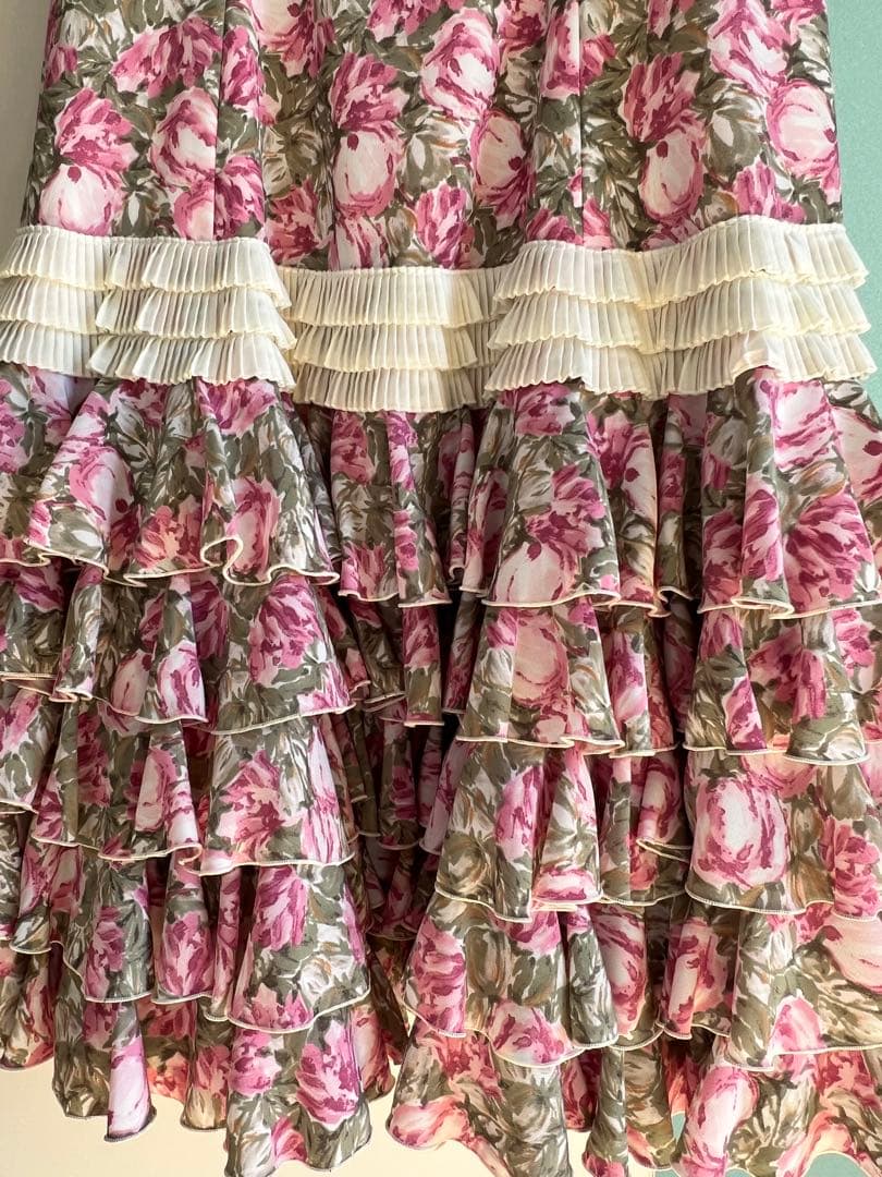 マンサニージャ フラメンコ　5段フリルワンピース　ベルト付き　花柄　七分袖