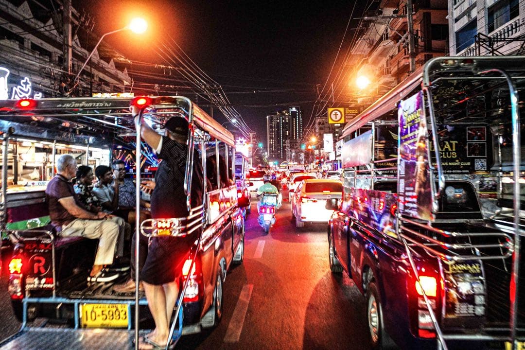 保証期間中　RICOH GR III ←付属品多数　ショット数4404 リコー