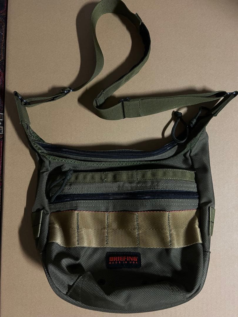 BRIEFING DAY TRIPPER/S MADE IN USA カーキ