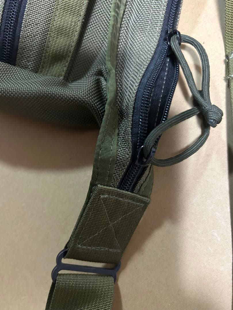 BRIEFING DAY TRIPPER/S MADE IN USA カーキ