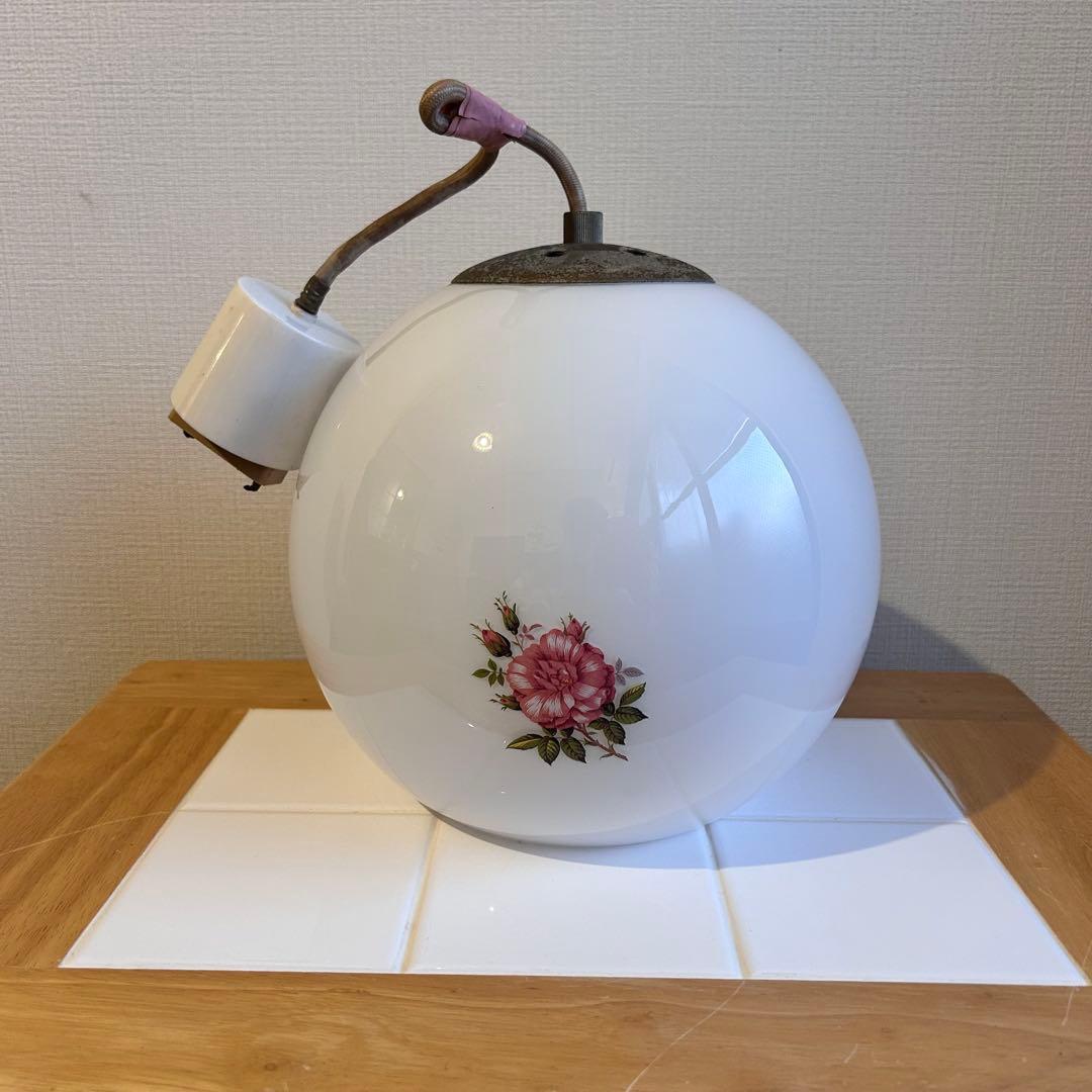 【昭和レトロ】白いガラス製花柄シーリングライト