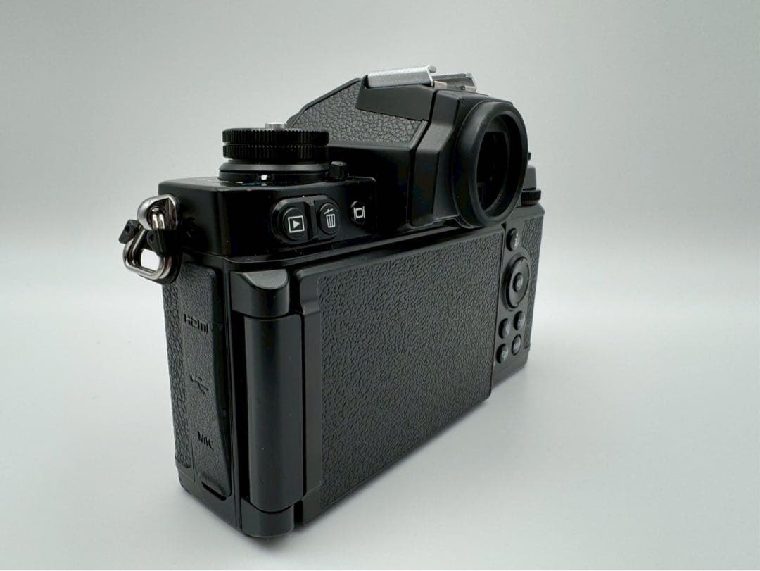 ☆良品【NIKON】Zfc ボディ ショット数3700回未満