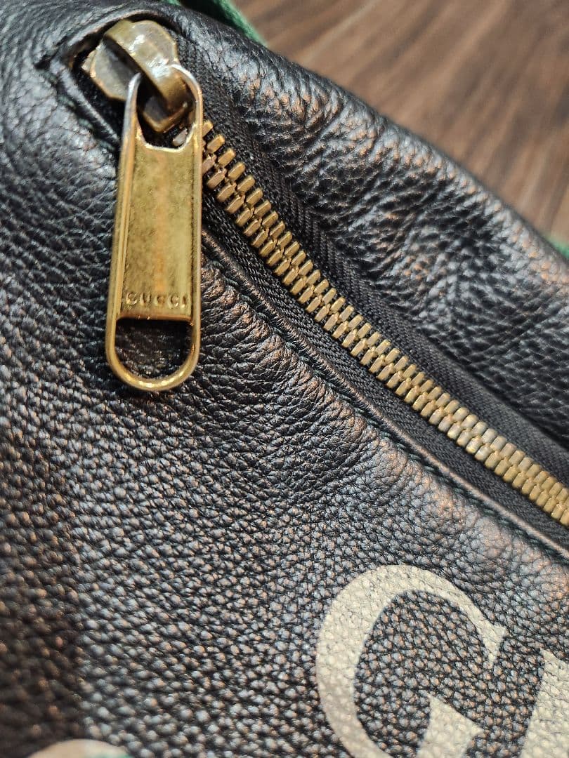 【外装美品最安値】GUCCI ヴィンテージロゴレザー ウェブボディーバッグ