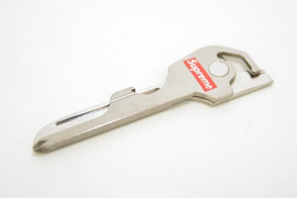 小物 Supreme x Swiss Teck Utili Key