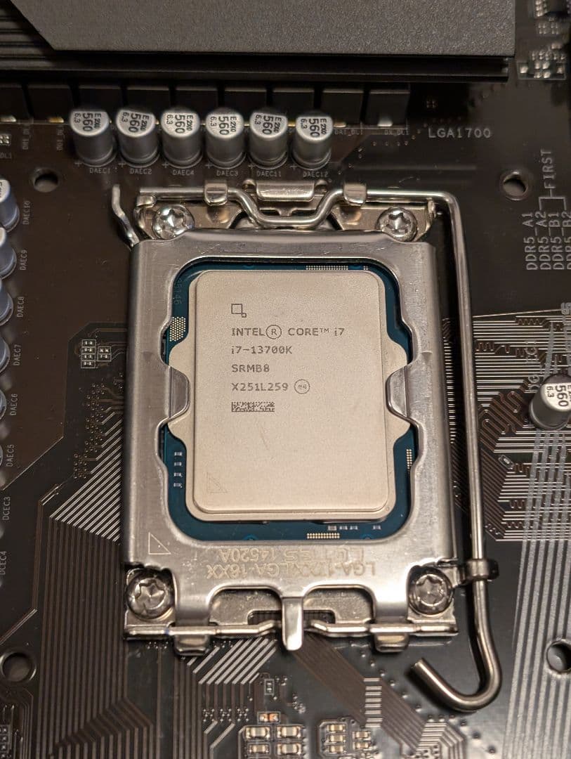 i7-13700K + Z690 UD AX + DDR5 16gb×2元箱付き