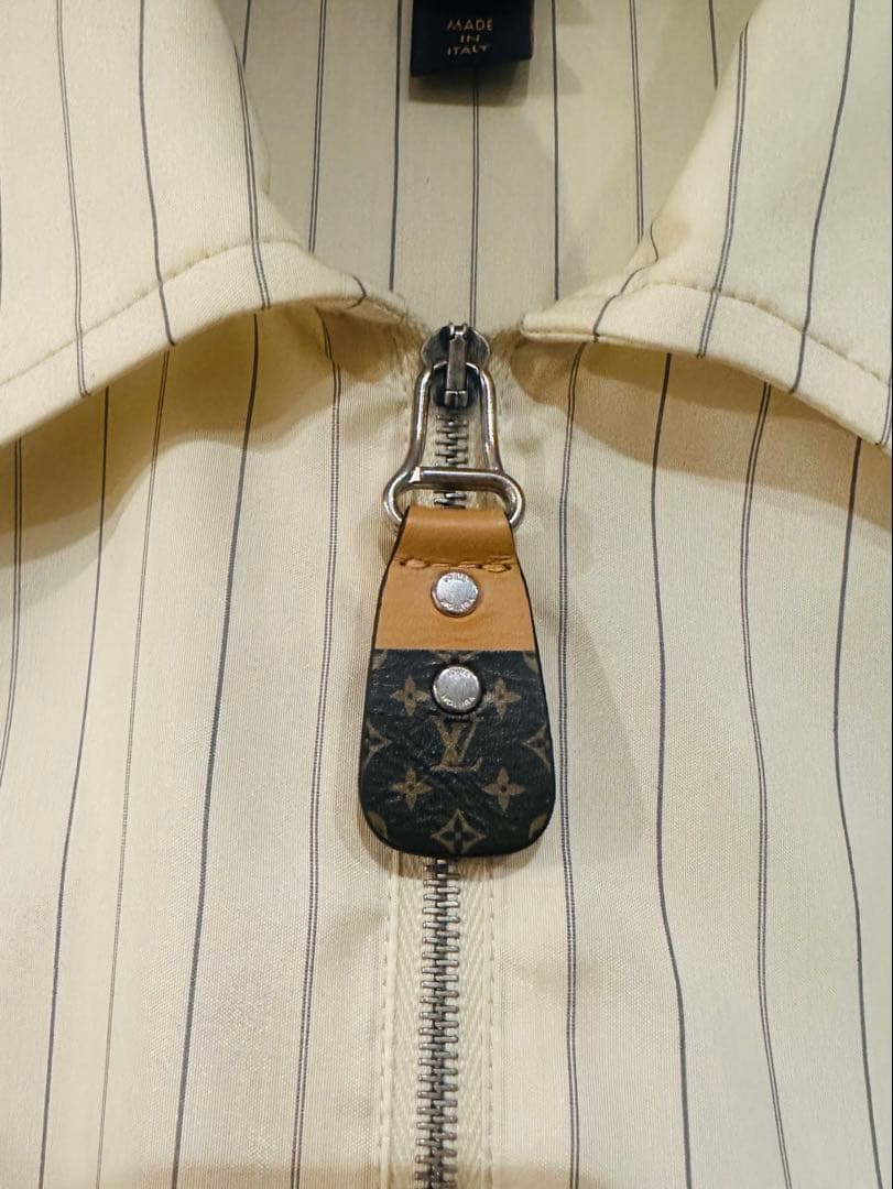 広瀬すず着用 Louis Vuitton ピンストライプシャツ