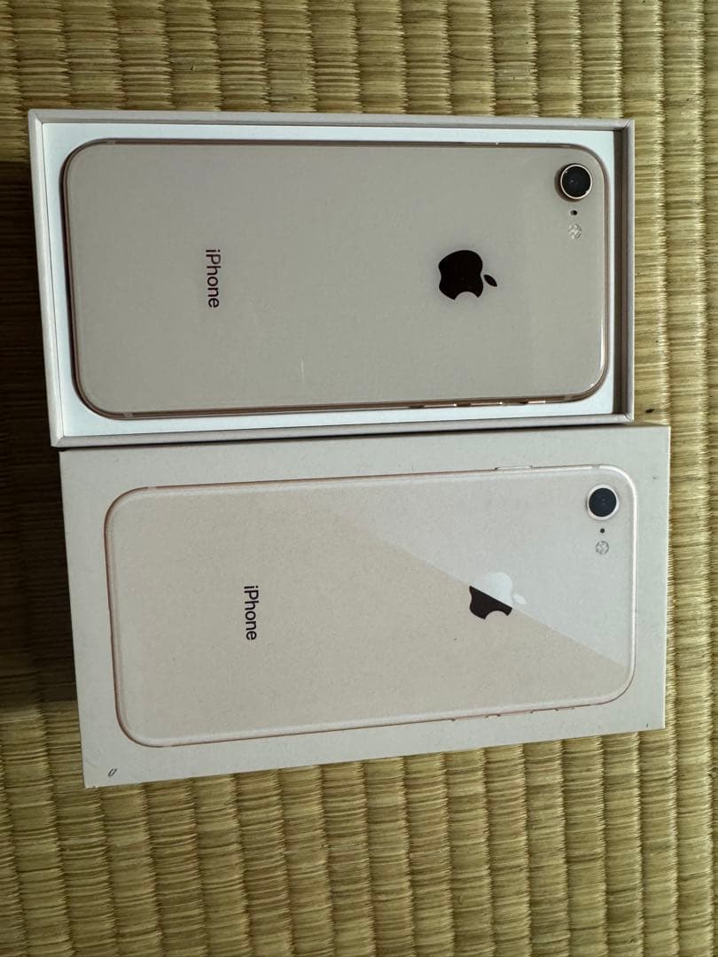 Apple iPhone 8 ゴールド　新品用に近い