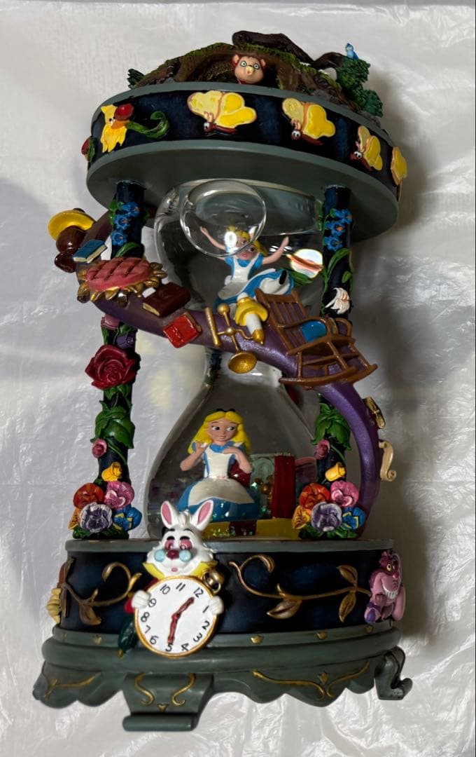 ディズニー 不思議の国のアリス 砂時計型ライトアップ オルゴール付スノーグローブ