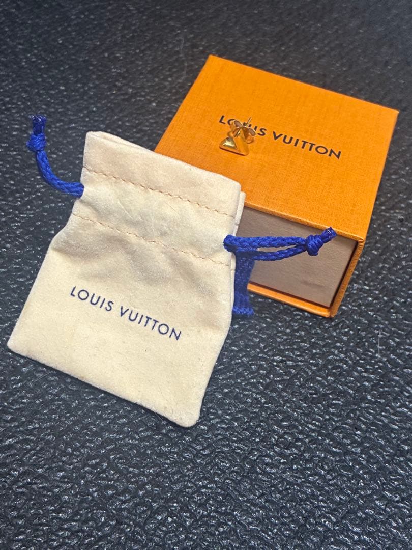 い*き様 LOUIS VUITTON ピアス・エセンシャル V (片耳用)