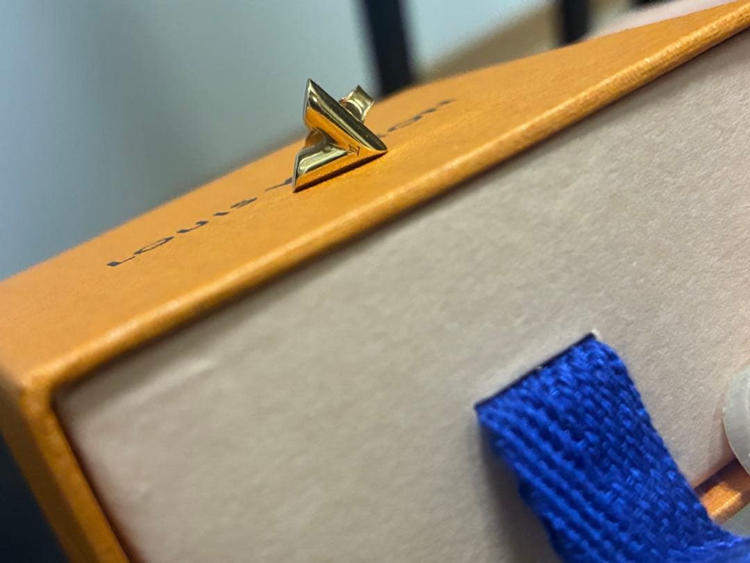 い*き様 LOUIS VUITTON ピアス・エセンシャル V (片耳用)