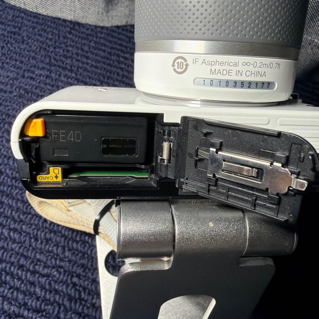 【ジャンク扱い】Nikon1（ニコン）/ ミラーレス一眼 J1 白