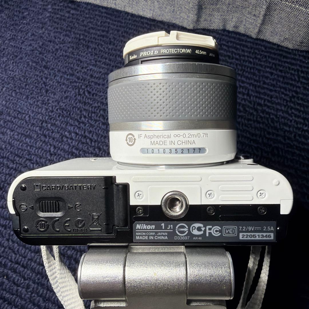 【ジャンク扱い】Nikon1（ニコン）/ ミラーレス一眼 J1 白