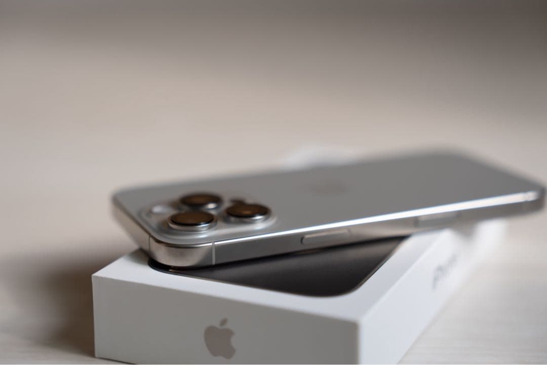 超美品　iPhone16 Pro ナチュラルチタニウム 512GB SIMフリー