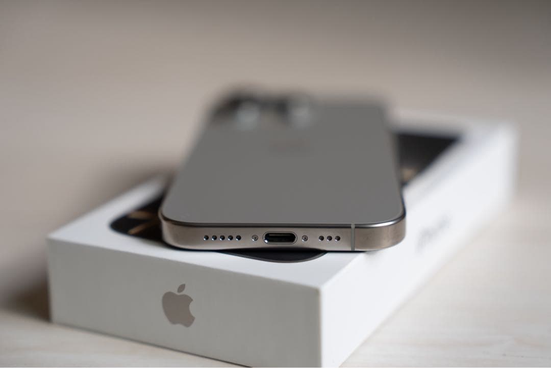 超美品　iPhone16 Pro ナチュラルチタニウム 512GB SIMフリー