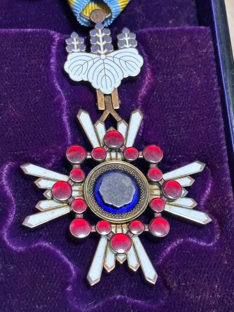 【制度改正後 新型】 瑞宝小綬章（旧勲四等瑞宝章）共箱・略綬付き 美品 勲章