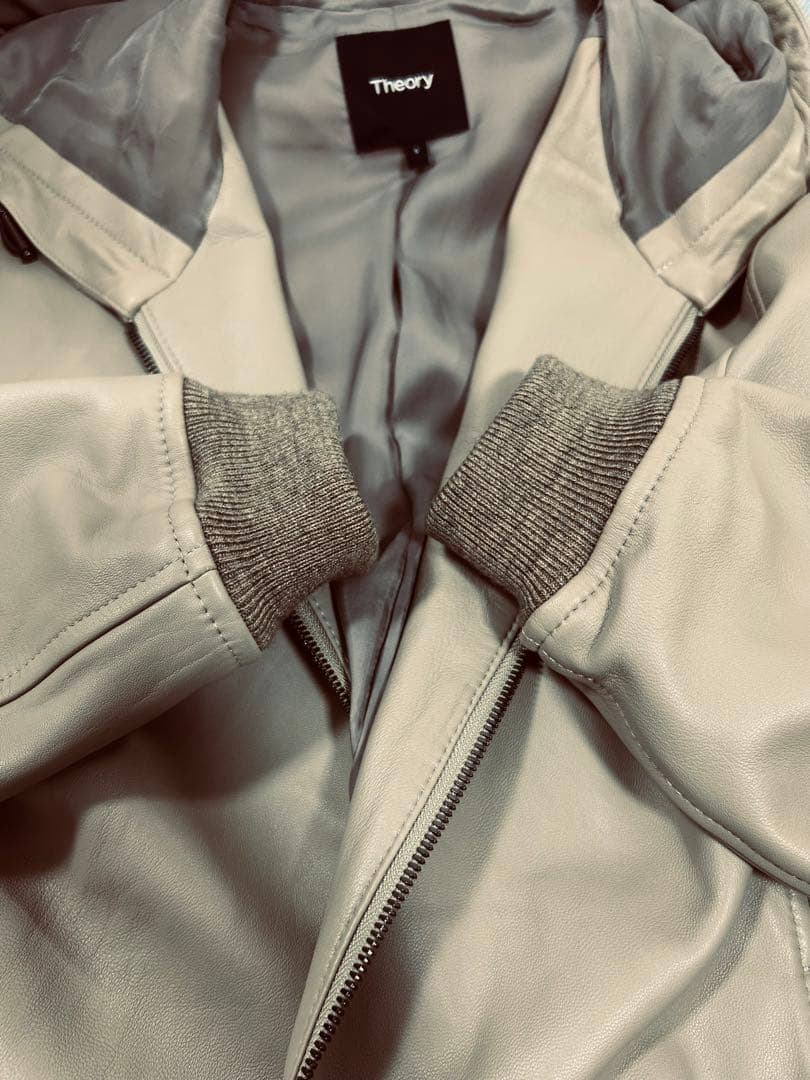 Theory ベージュ　フード付きレザーブルゾン　ラムレザー
