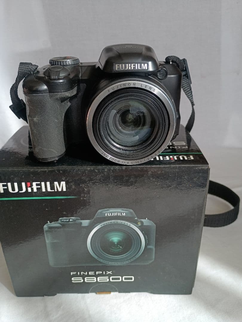 FUJIFILM FINEPIX S8600 本体
