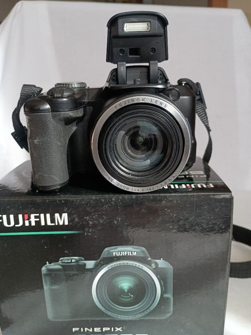 FUJIFILM FINEPIX S8600 本体