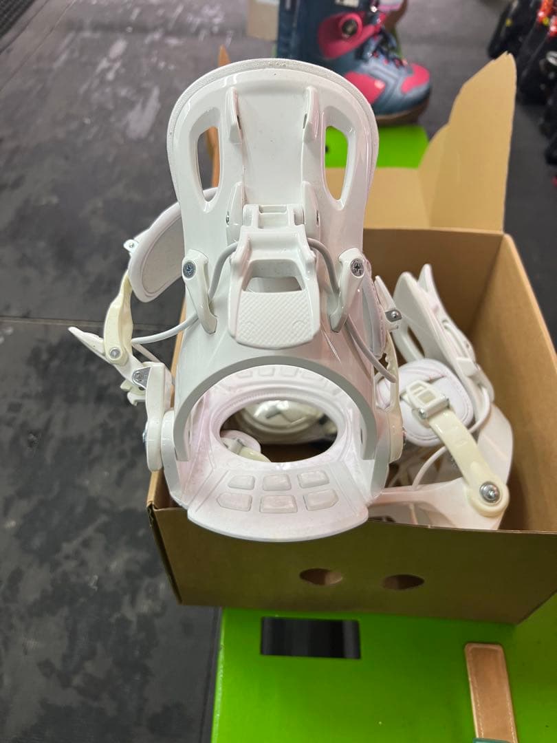 ホワイト スノーボード ビンディング　Ｍサイズ