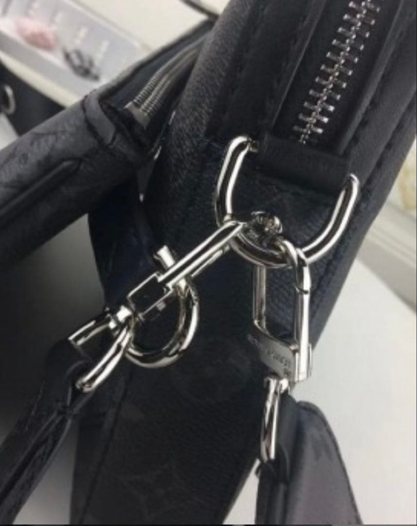 Ｌ.V のトリオ・メッセンジャーバッグ