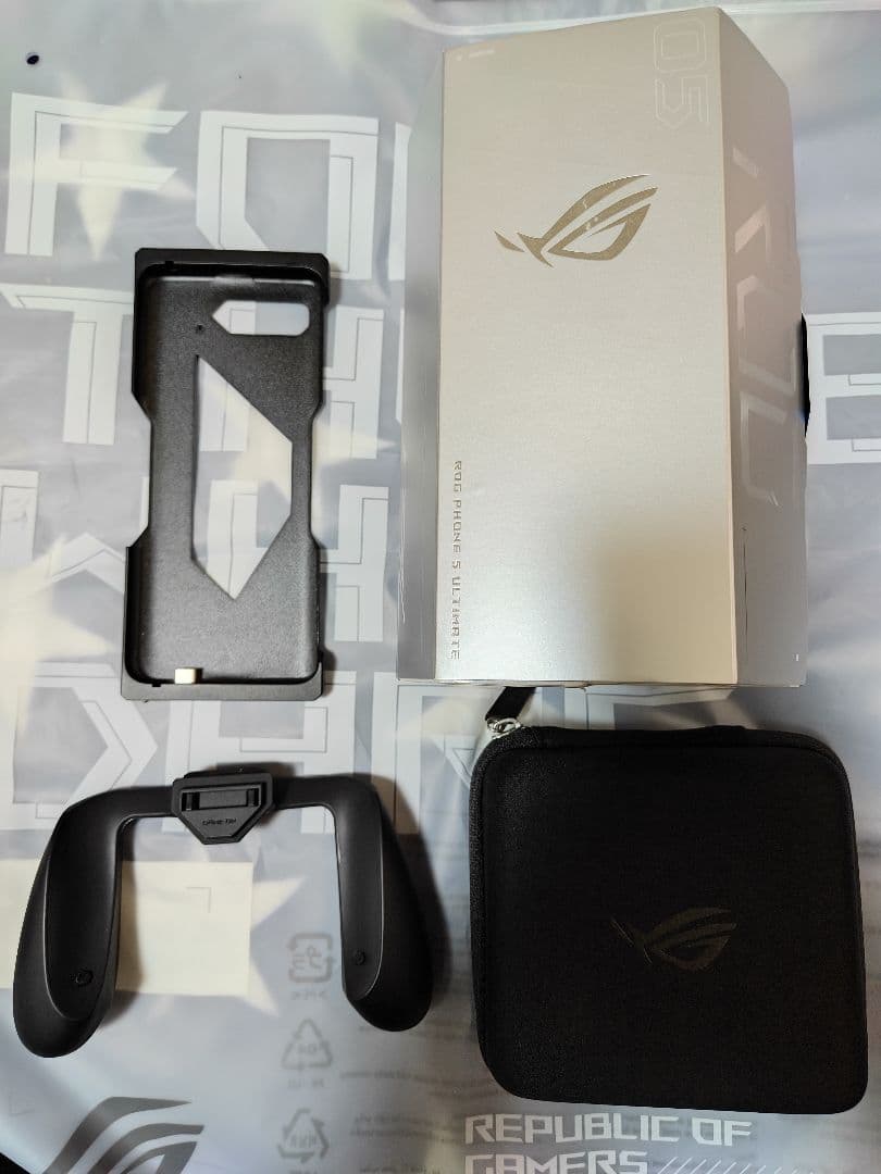 ROGPhone5 UItimate、ROGKunai3 Gamepadセット