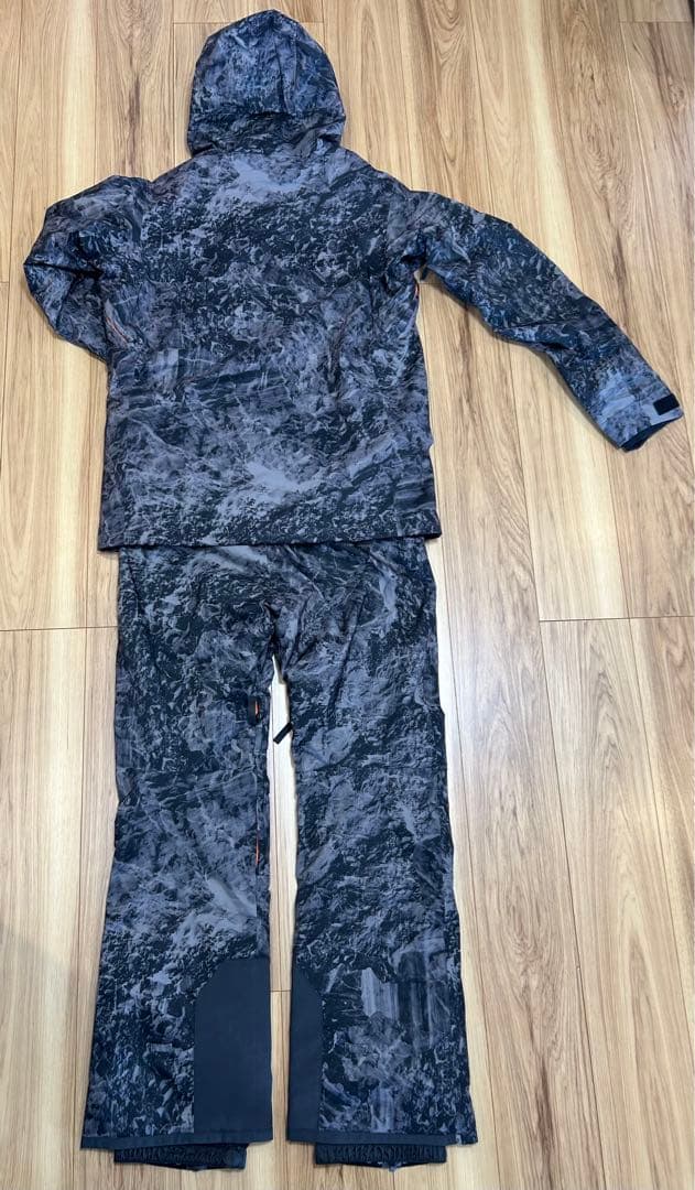 ※【ほぼ未使用品】ビラボン/ BILLABONG スノーウエアー / 上下セット