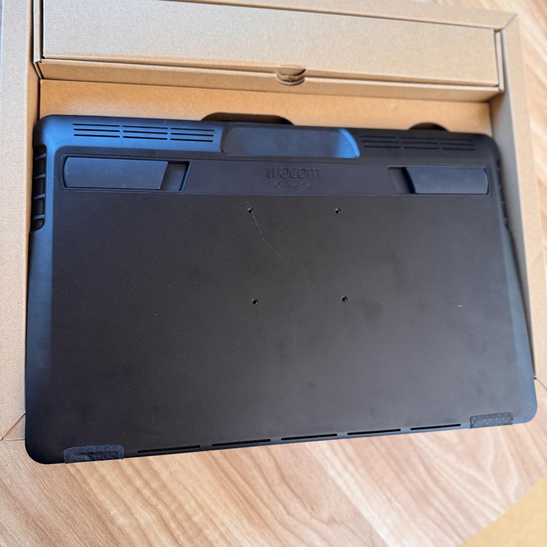 Wacom Cintiq Pro 16 2021モデル　DTH167K1D