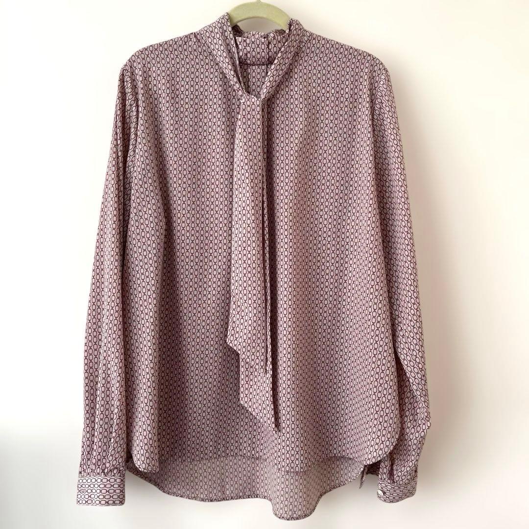 SOEJU ソージュ チェーン柄ボウタイブラウス ピンク