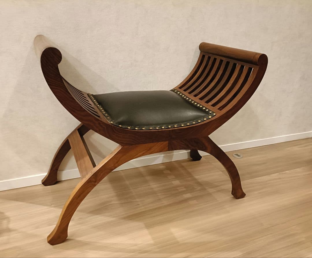 カルティニチェア　一人掛け　黒レザーシート　アジアン　スツール　家具　猫脚