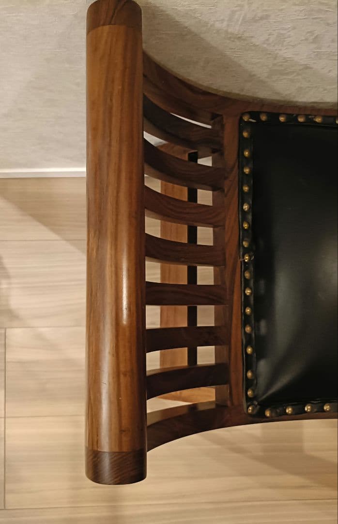 カルティニチェア　一人掛け　黒レザーシート　アジアン　スツール　家具　猫脚